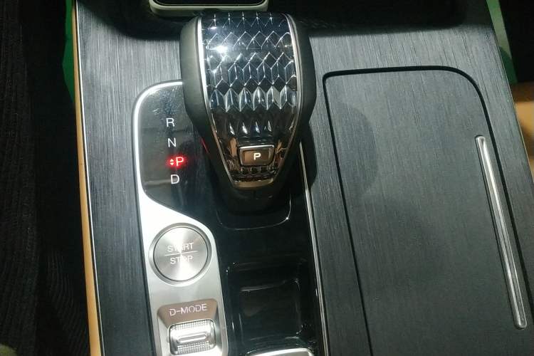 Used GAC Trumpchi GS8 2024 Linghang Series 2.0 TGDI Four-Wheel Drive Luxury Smart Connectivity Version
