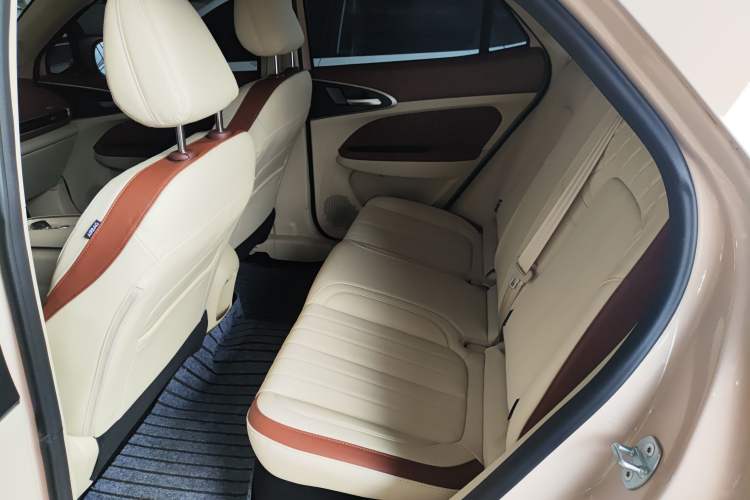 Used ORA Good Cat 2023 401 km Standard Range Luxury Version Lithium Iron Phosphate
