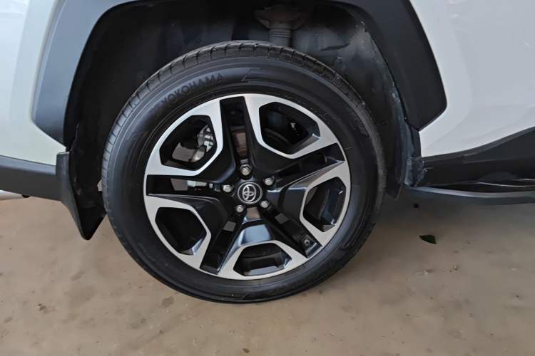 Used Toyota RAV4 2021 2.0L CVT Two-Wheel Drive Prestige Edition
