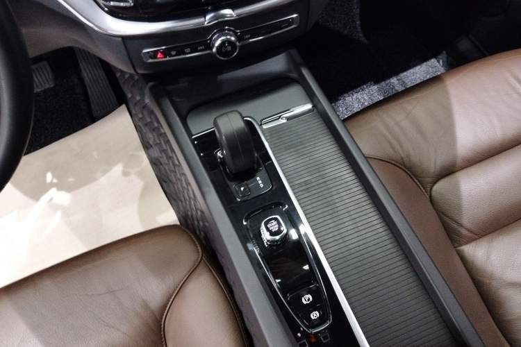 Used Volvo XC60 2022 B5 4x4 Zhiyi Luxury Edition
