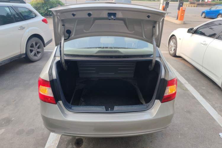 Used Skoda Rapid 2013 1.6L Manual Smart Selection Model
