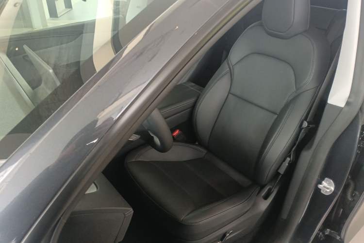 Used Tesla Model Y 2025 Rear-Wheel-Drive Version