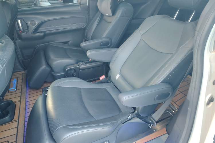 Used Toyota Sienna 2021 2.5L Hybrid Ultimate Edition