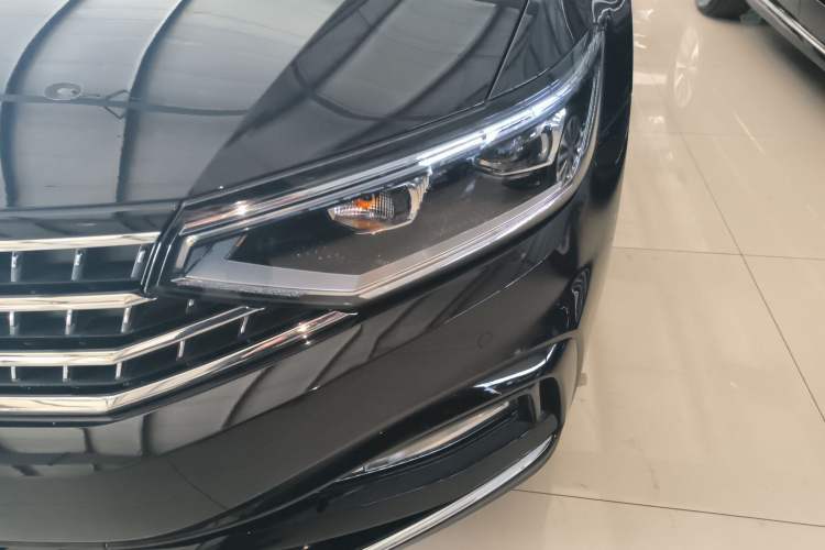 Used Volkswagen Magotan 2025 Zhongxiang Version 330TSI DSG Luxury Edition