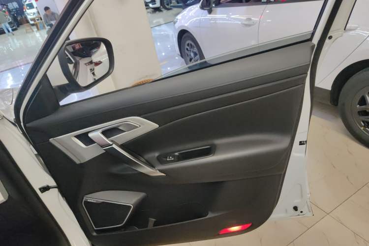 Used Geely Auto Emgrand X7 Sport 2020 1.8TD DCT Two-Wheel Drive Smart Connect 4G-Enabled Version
