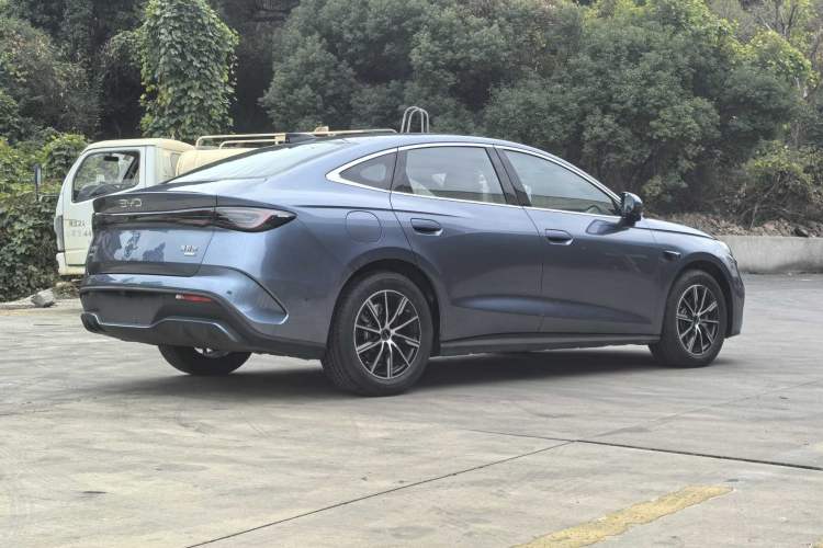 Used BYD Seal 06 New Energy 2025 DM-i Smart Drive 120KM Deluxe Model
