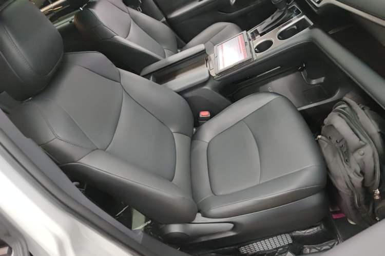 Used Toyota Granvia 2024 2.5L Hybrid Luxury Edition
