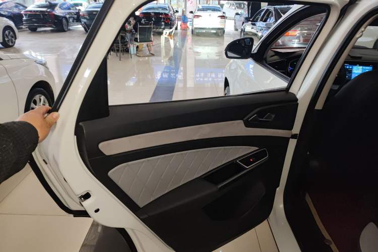 Used Jetta VS7 2022 280TSI Automatic High-Gloss Glory Edition
