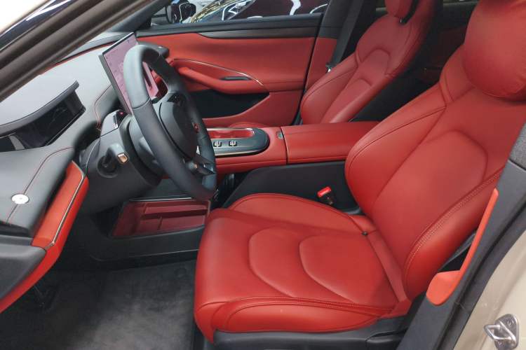 Used  SU7 2024 Rear-Drive Ultra-Long Range Advanced Pro-Level Intelligent Driving Version
