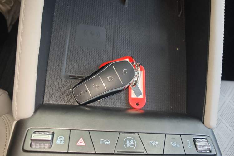 Used BYD Yuan UP 2025 Intelligent Driving Version 401 km Beyond-Range Edition
