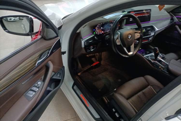 Used BMW 5 Series 2022 Second Facelift 530Li Luxury Edition Premium Package
