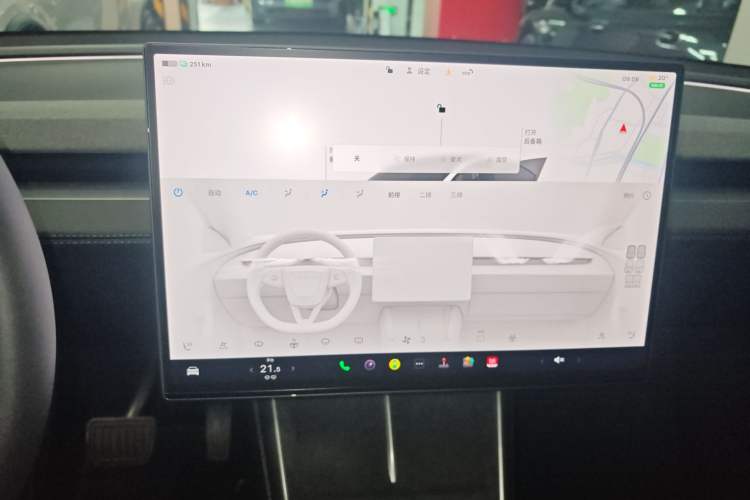 Used Tesla Model Y L 2025 Long-Range All-Wheel-Drive Version
