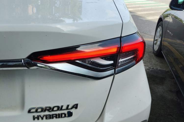 Used Toyota Corolla 2021 Dual-Motor 1.8L E-CVT Elite Edition
