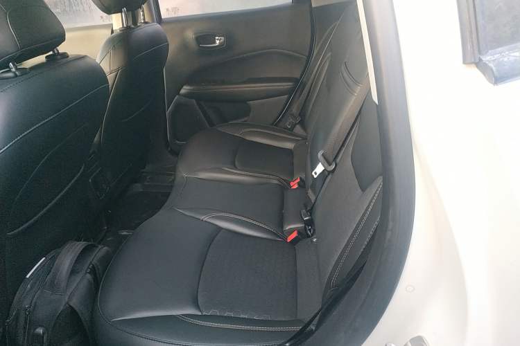 Used  Compass 2017 200T Automatic Enjoyment Version
