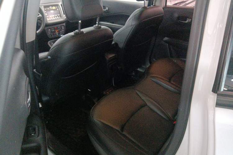 Used  Compass 2017 200T Automatic Family Edition
