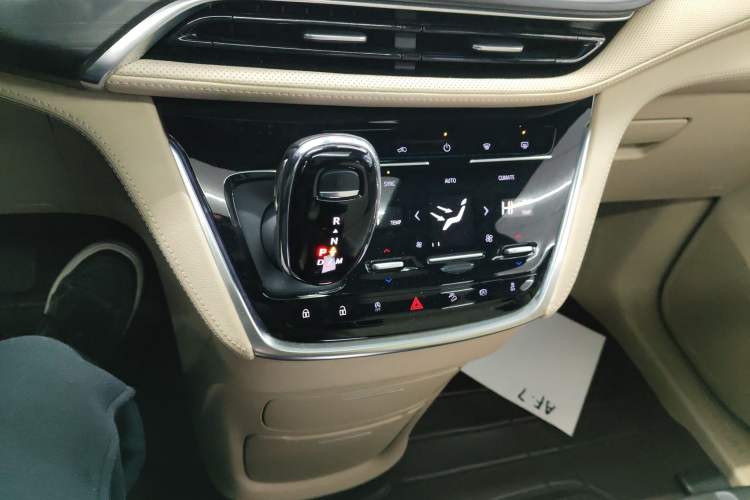 Used Buick GL8 2022 ES Land Cruiser 653T Luxury Model
