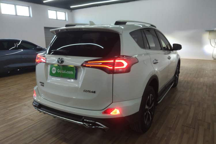 Used Toyota RAV4 2016 2.0L CVT Two-Wheel Drive Comfort Edition China V Standard