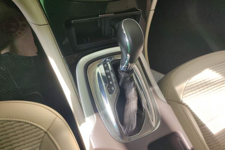 Used Buick Regal 2015 2.0L Leading Fashion Edition