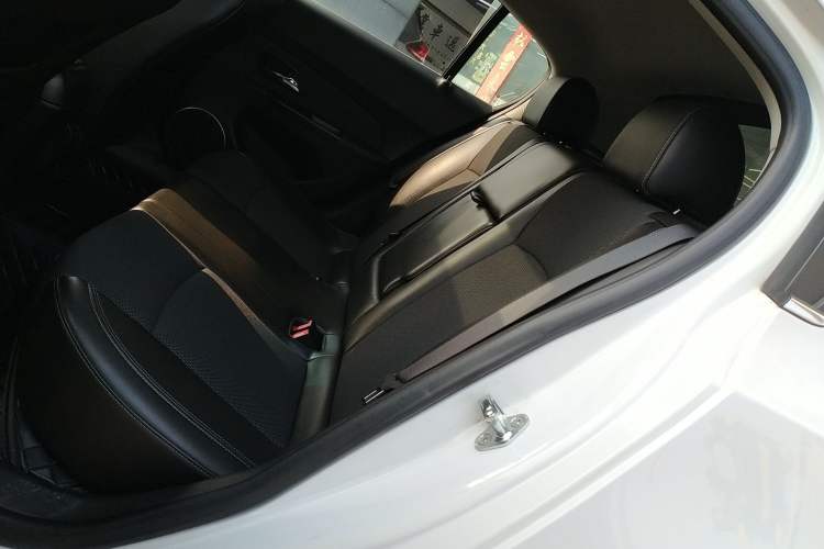 Used Chevrolet Cruze 2013 Hatchback 1.6T Automatic Flagship Model
