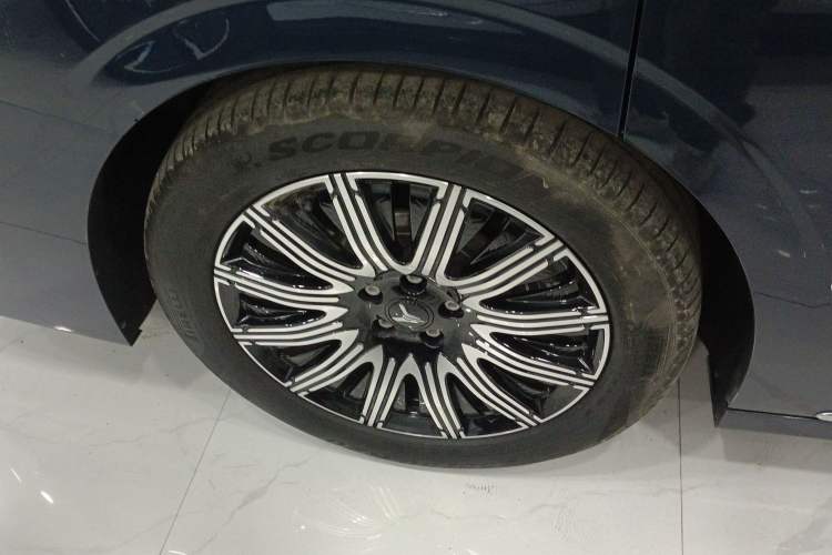 Used VOYAH Dream 2025 EV Four-Wheel Drive Flagship Kunpeng Edition