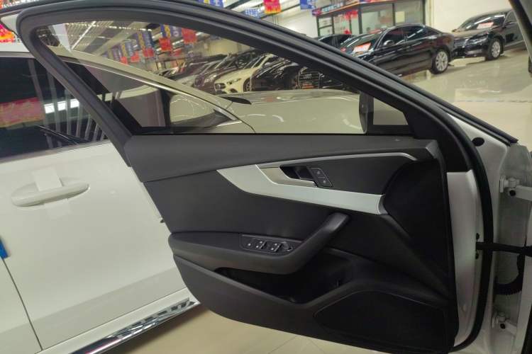 Used Audi A4L 2019 40 TFSI Fashion Edition China VI Emission Standard
