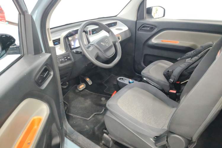 Used Wuling Hongguang MINIEV 2021 Macaron Sandwich Model 170 km Lithium Iron Phosphate
