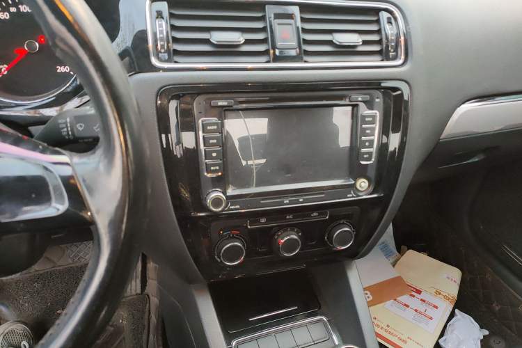 Used Volkswagen Sagitar 2015 1.6L Manual Comfort Model