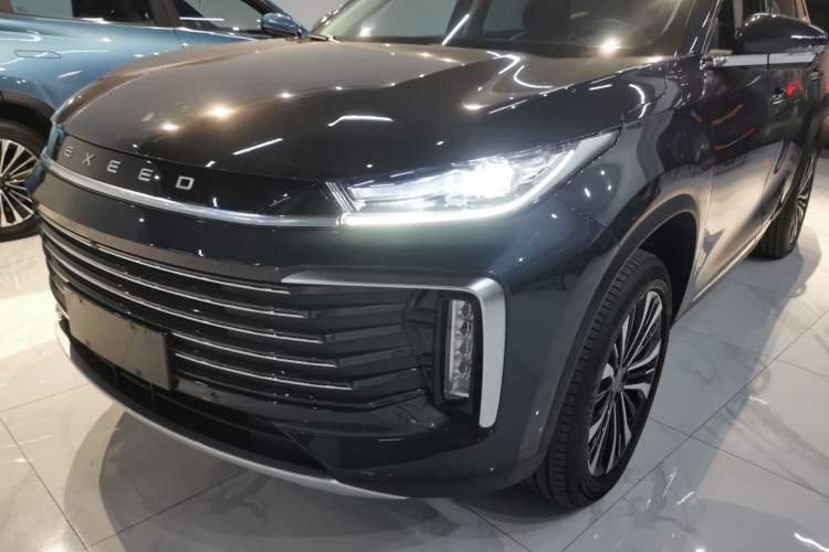 Used  Lingyun 2024 300T Two-Wheel Drive Starlight Edition
