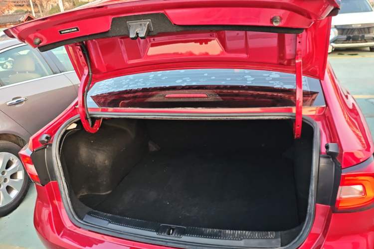 Used Roewe i5 2020 1.5L Automatic 4G Connect Luxury Flagship Edition
