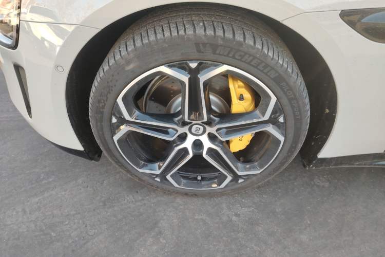 Used  SU7 2024 Rear-Drive Ultra-Long Range Advanced Pro-Level Intelligent Driving Version
