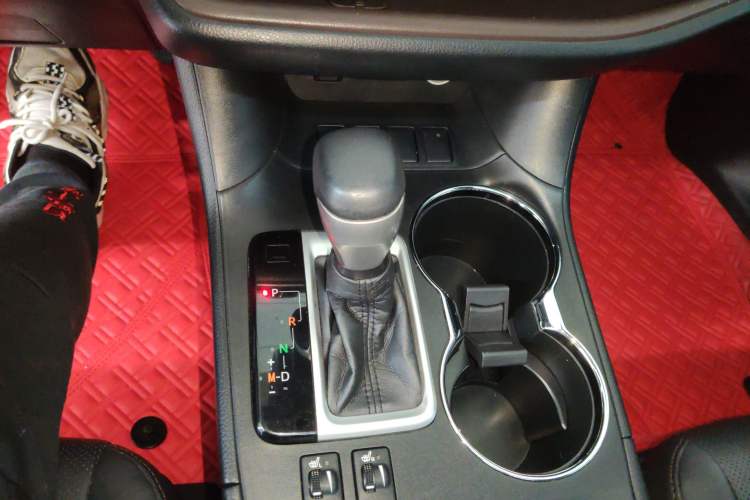 Used Toyota Highlander 2018 2.0T Two-Wheel Drive Luxury Edition 7 Seats China VI Standard