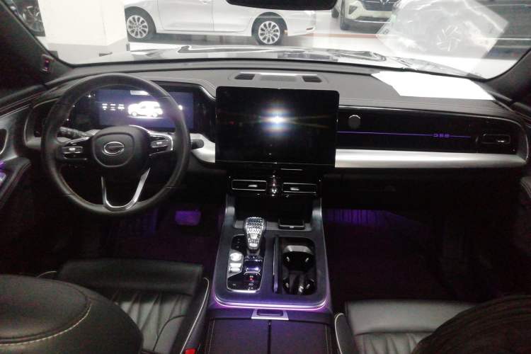 Used GAC Trumpchi GS8 2022 Linghang Series 2.0 TGDI Two-Wheel Drive Luxury Smart Connectivity Version (6 Seats)
