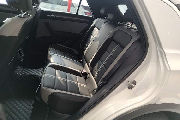 Used Volkswagen T-ROC 2023 300TSI DSG Two-Wheel-Drive Chen Guang Edition
