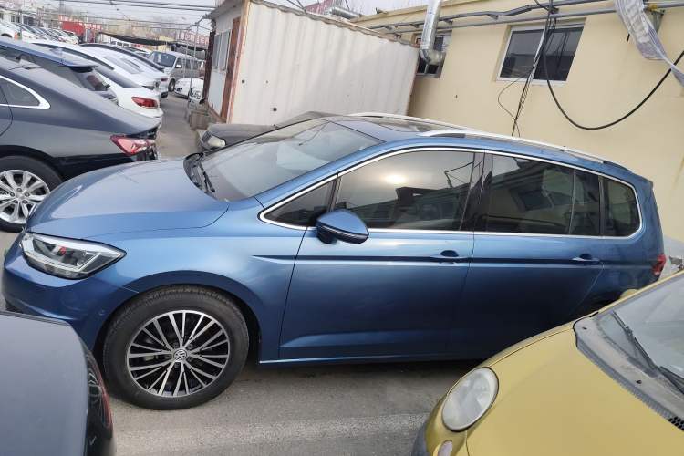 Used Volkswagen Touran 2016 Volkswagen Touran L 330TSI DSG Luxury Edition