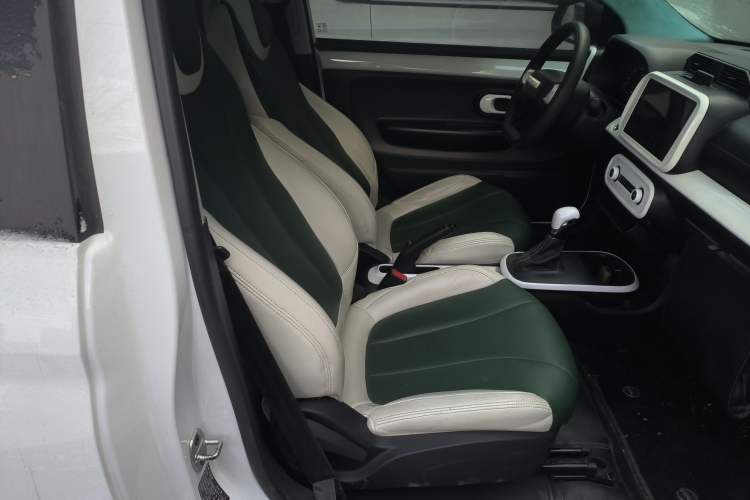 Used Roewe Clever 2021 302 km New Four-Seater Super-Efficient Version
