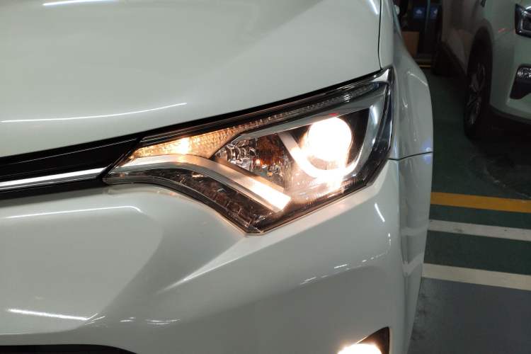 Used Toyota RAV4 2016 2.0L CVT Two-Wheel Drive Urban Edition China V Standard