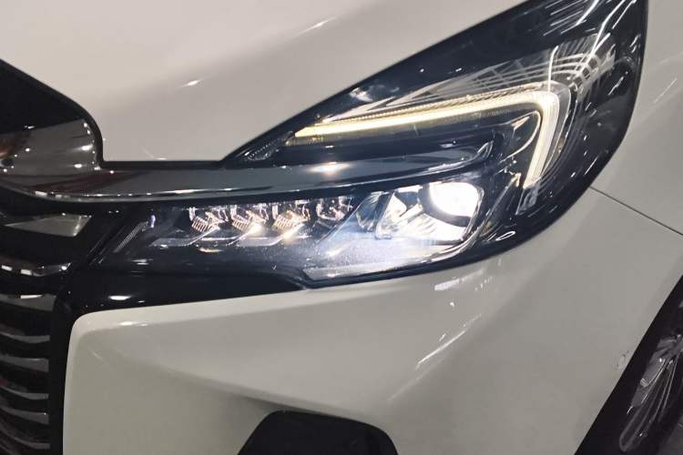 Used Buick GL8 2023 Land Executive Class Deluxe Model
