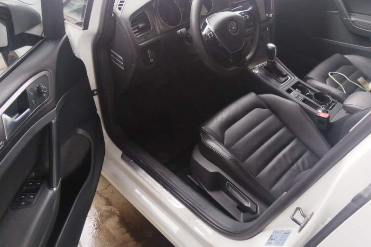 Used Volkswagen Golf 2015 1.4TSI Automatic Luxury Model
