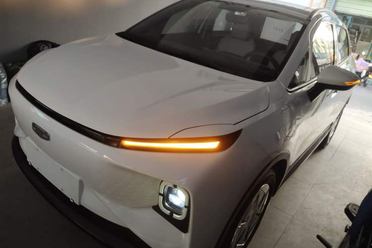 Used Geometry E Firefly 2024 301km Flowing Light