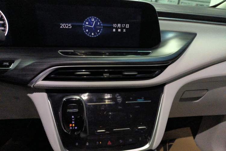 Used Buick GL8 2023 ES Lu Zun Deluxe Model
