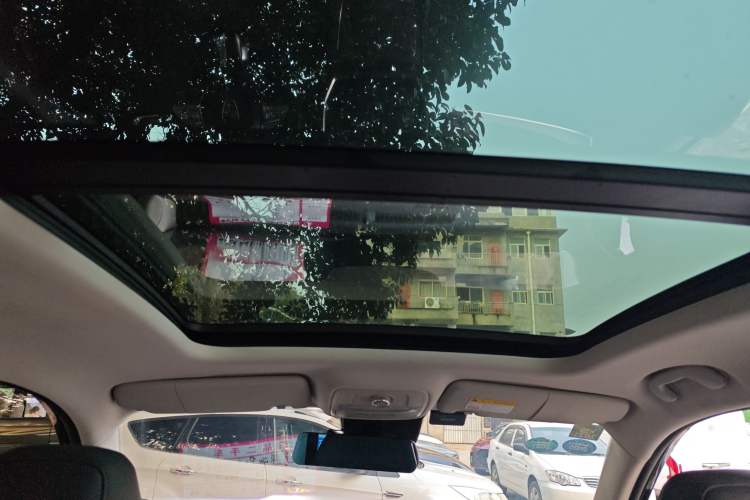 Used Roewe RX8 2018 30T Smart Connectivity Two-Wheel Drive Supreme Edition
