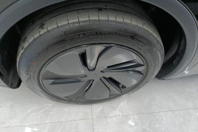 Used Tesla Model Y 2025 Rear-Wheel-Drive Version