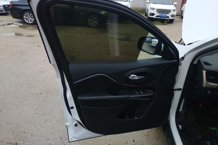 Used  Cherokee 2016 2.0L Smart Version