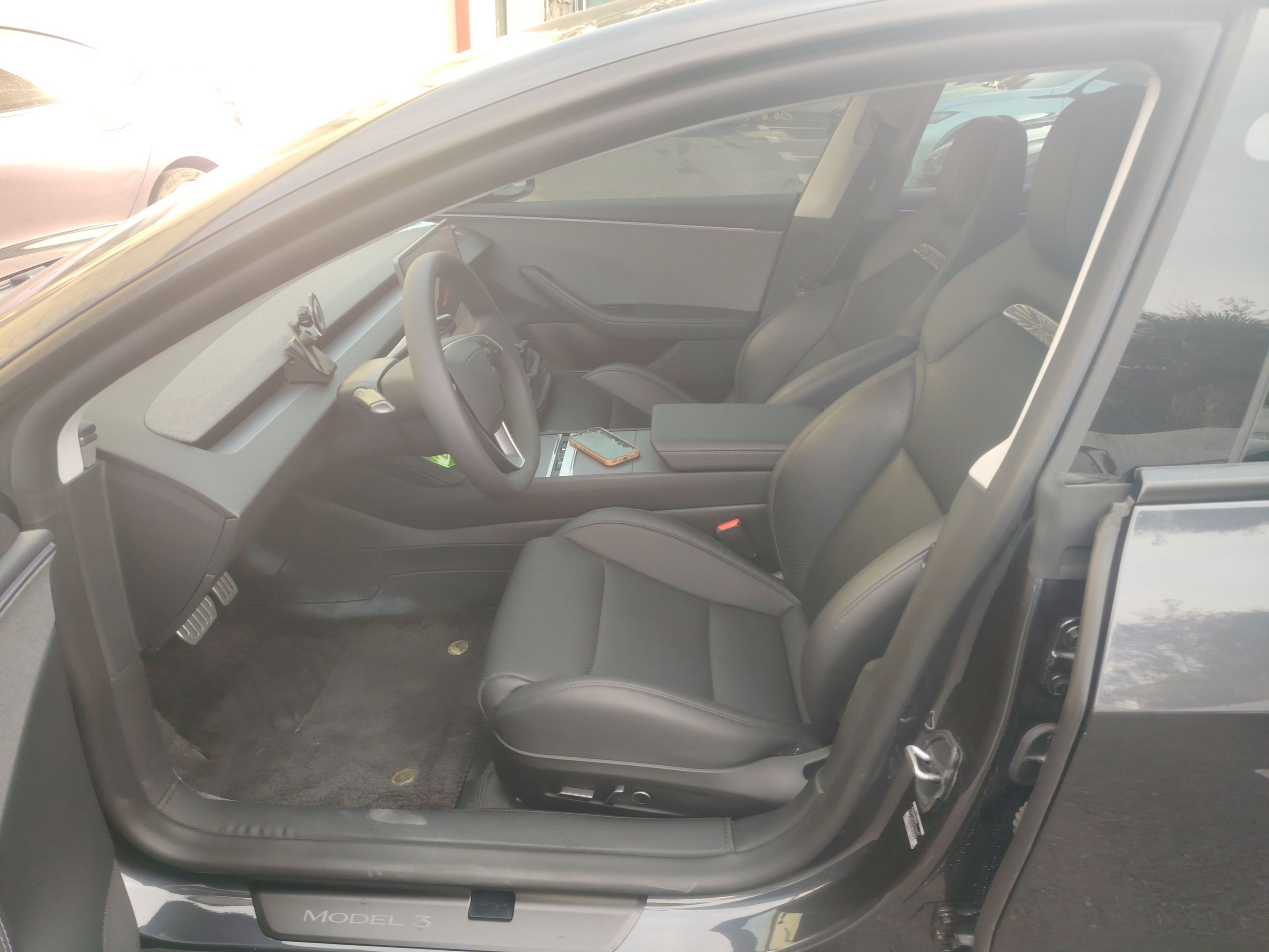 Переднее сиденье в автомобиле