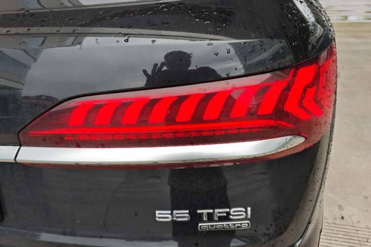 Used Audi Q7 2021 55 TFSI quattro S line Sport model
