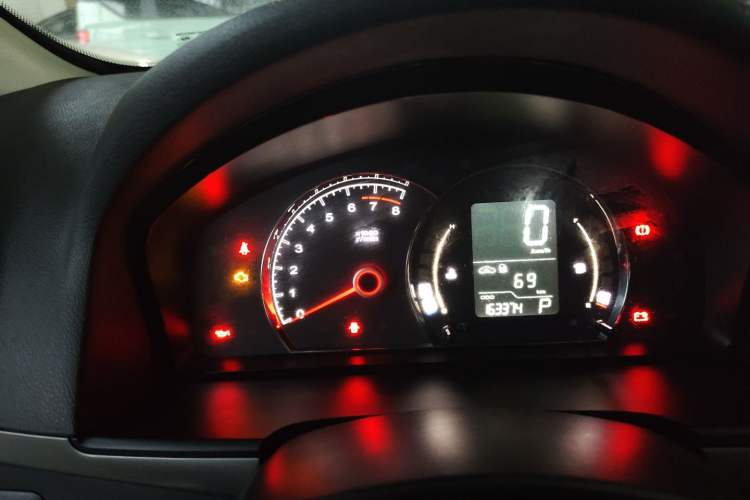 Used Roewe 350 2015 1.5L Automatic Luxury Sunroof Edition
