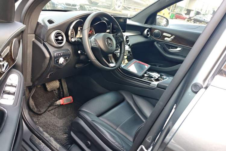 Used Mercedes-Benz GLC 2018 Facelift GLC 260 4MATIC Luxury Edition
