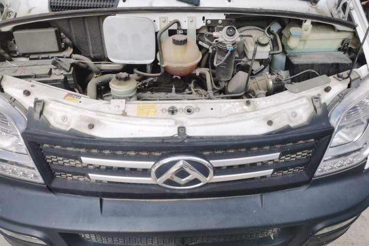 Used SAIC MAXUS Xintu V80 2019 2.5T Classic Edition 6-Speed Manual – Aoyuntong Short Wheelbase Mid-Height Design 5/6 Seats
