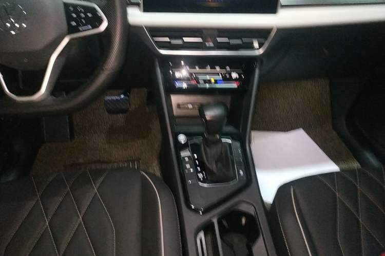 Used Volkswagen Tiguan L 2022 330TSI Automatic Two-Wheel Drive Smart Edition
