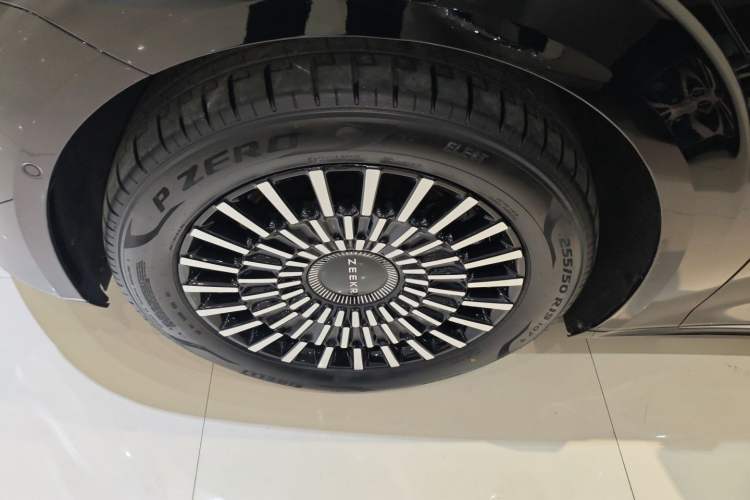 Used Zeekr 009 2024 Six-Seat Executive Version 4WD 108 kWh
